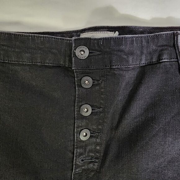 Torrid Womens Shorts Size 28 Black Button Fly 5 Inch Vintage Stretch High-Rise - Picture 4 of 9